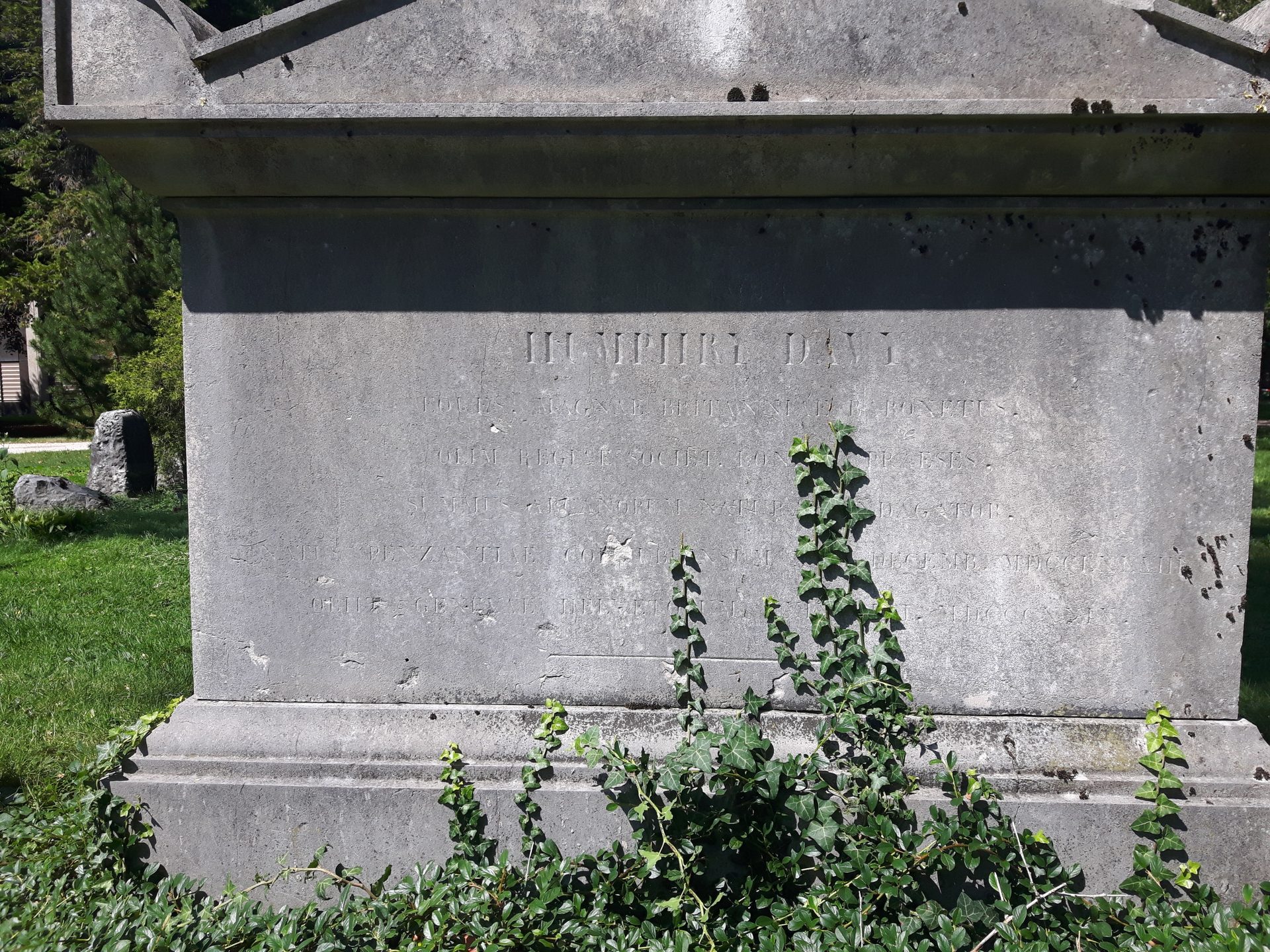 Humpry Davy's tomb, Geneva - 02.jpg